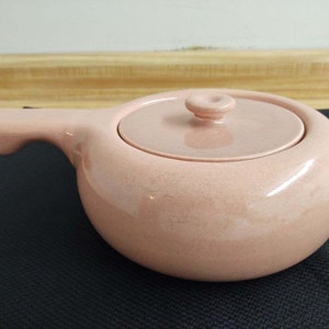 Russel Wright coral pink bean pot/casserole with lid.