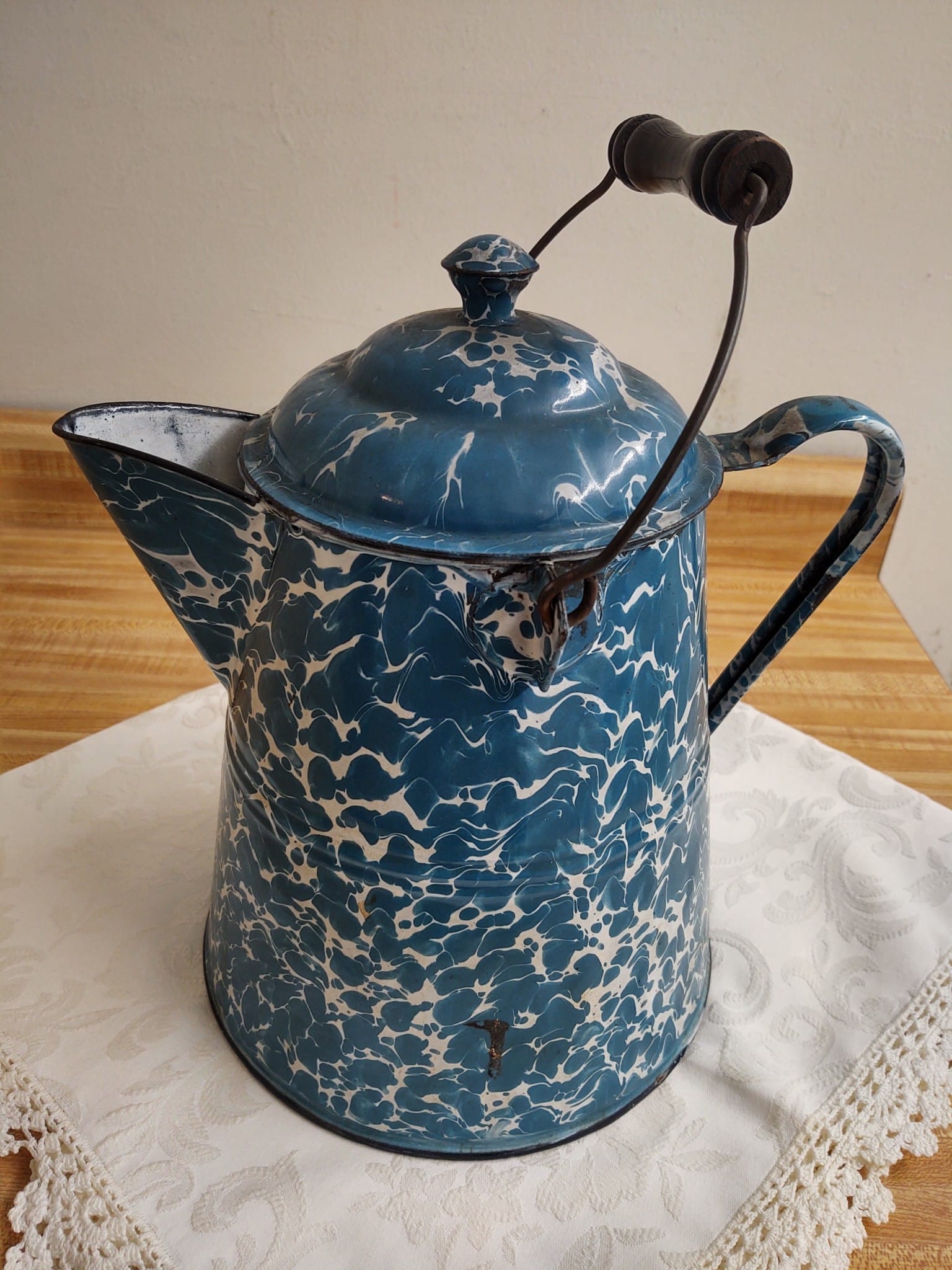 Vintage Blue & White Graniteware Swirl Cowboy Coffee Pot FREE SHIPPING!