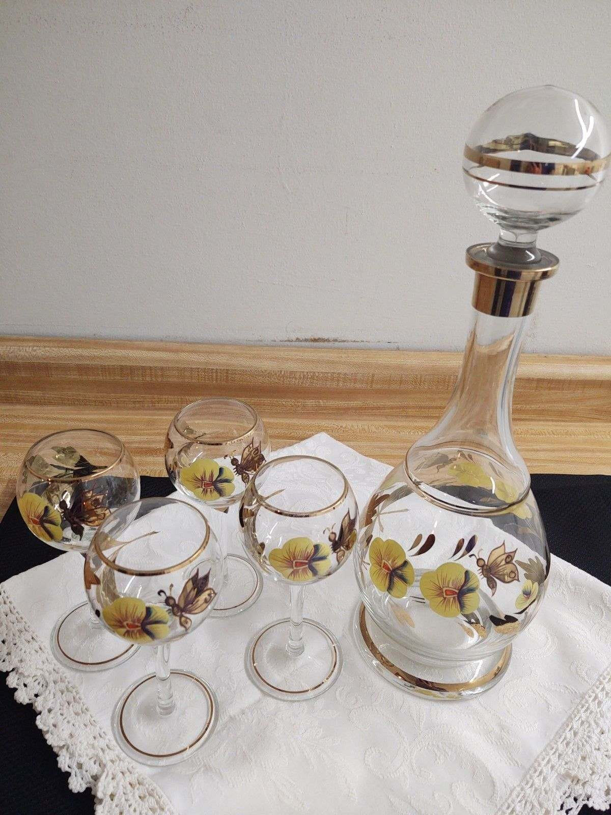 Romanian Crystal Decanter Wine Bottle with 2 Matching Wine Stem