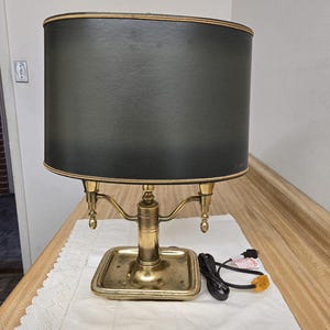 Vtg. Frederick Cooper brass Bouillotte lamp w/candles/shade.