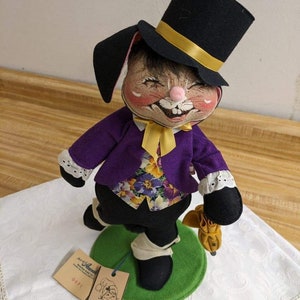 Vtg. large Annalee 12&quot; Vern bunny; top hat, umbrella.