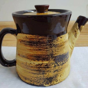 Vtg. Canadian pottery teapot w/brown/yellow lava glaze.