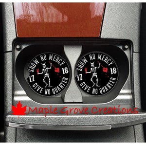 Posavasos para coche "Show No Mercy Give No Quarter" - Juego de 2 - Posavasos de 2,56" - Posavasos personalizados para coche - Disponibles en arenisca, cartón duro o caucho