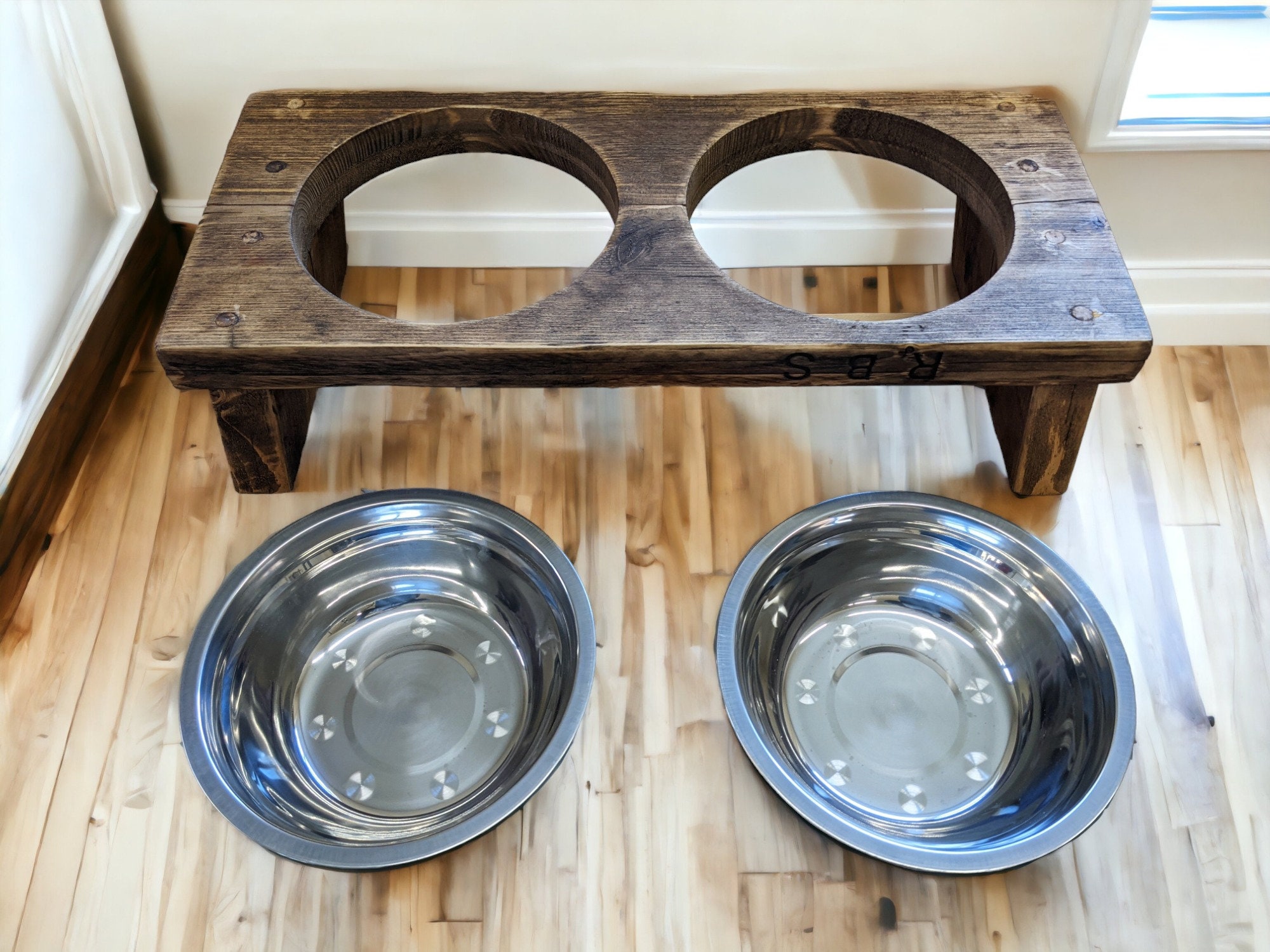 Single bowl reclaimed pallet dog bowl feeding stand – Rustic