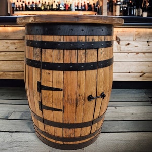 Whiskyvatenkast met tafelblad | Eiken whiskyvatenkast | Opberger voor vaten met deur | HET WAT MEER