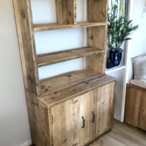 Hoher Holzschrank | Recycled Scaffoldd Bretter | DIE ANDORRA