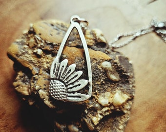 Daisy Necklace, Flower Pendant, Silver Flower Necklace, Flower Child, Daisy Jewelry, Botanical, Garden.