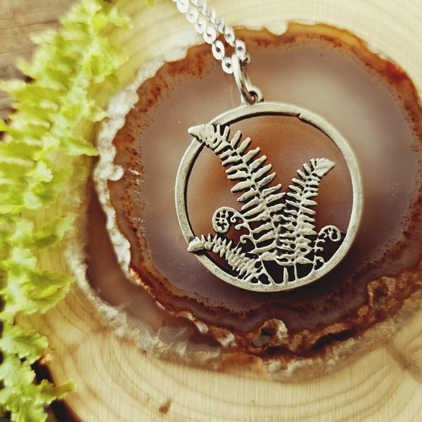 Fern Necklace, Botanical Necklace, Fern Jewelry, Nature Necklace, Nature Jewelry, Plant Necklace.