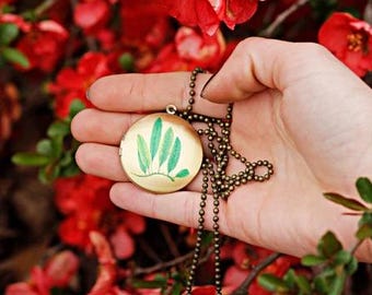 Leaf Locket, Leaf Necklace, Nature Locket, Nature Jewelry, Leaf Photo Locket, Botanical Pendant, Woodland Jewelry, Nature Lover Gift.