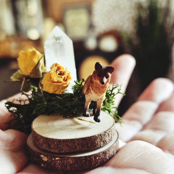 Mini Fox Terrarium with moss, crystal quartz, wood slices, and dried flowers, Forest Shelf Sitter, Woodland Decor, Fox, Nature.