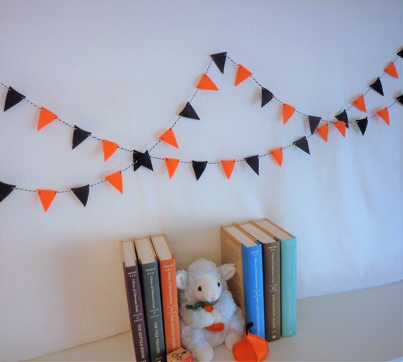 diy Halloween trick or treat Halloween orange and black decor all hallows eve Halloween felt mini garland kids Halloween costume