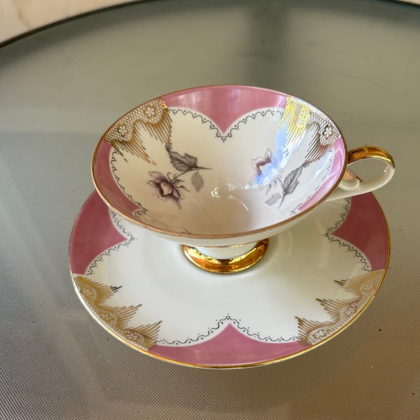 Bareuther Waldsassen Bavaria Mauve Pink and Gold Tea Cup and Saucer Lace Motif and Purple Roses Flowers 1127 Coffee China Deco Style