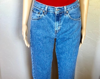 Jeans cortados Levi's, jeans Levi's autênticos, Levi's feminino de cintura alta, jeans na altura da panturrilha, Levi's vintage