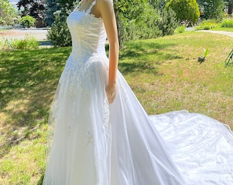 Alfred Angelo, Size 6, Beaded Lace Wedding Gown, Removable Straps, Train w/bustle, Strapless Bridal Gown, White Wedding Dress