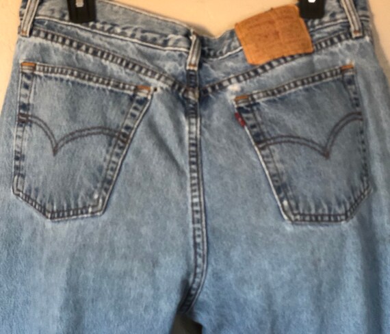 womens levi's ripped jeans