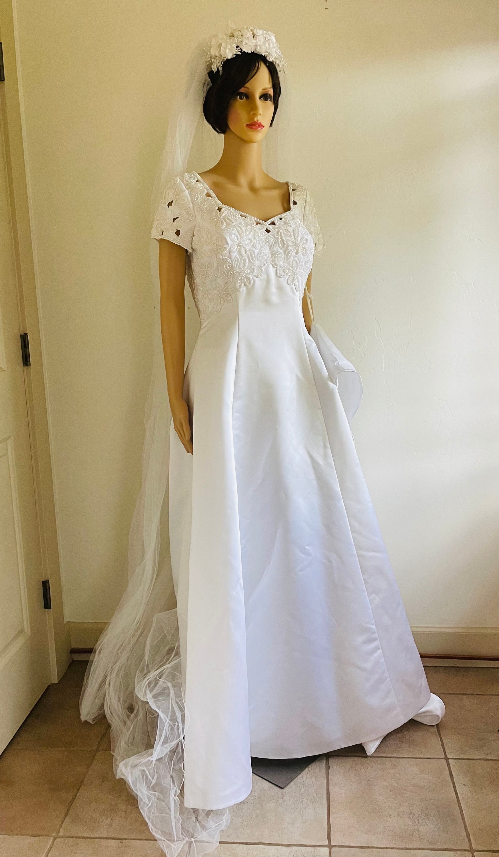 Vestido de novia del diseñador Alfred Angelo, talla 8, blanco, con cuentas  de marfil y lentejuelas - Etsy México, image size:1747x3000