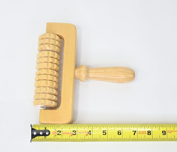 Rodillo de masaje de mano grabado Maderoterapia colombiana