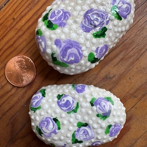 Handpainted set of 2 painted roses on rocks. Rocks from the Bear River in Uinta County, Wyoming.