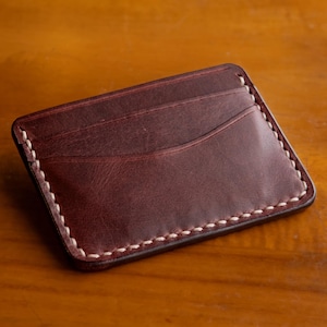 Kastanienbrauner Lederkartenhalter, Vollnarbenleder, Rindsleder, Kartenetui, kompakte Geldbörse, Patina, Pull Up, langlebig, Herrenmode, Geschenk für Männer