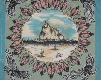 Bandana vintage fabriqué aux États-Unis - ressorts - bleu clair avec montagne, aigles, oiseaux, cactus, tête de mort, attrape-rêves - mélange de coton et de polyester