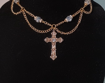 Handgemachte, geschichtete Kette, Kreuzanhänger, Goldkette. Für Style, Kostüme, Big Events und Mehr.