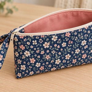 Wristlet Sewing Pattern PDF | Lined Zipper Pouch with Wrist Strap & Zipper Tabs | Photo Sewing Tutorial | DIY Clutch