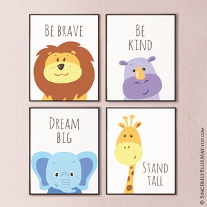 Bądź miły, bądź odważny, śnij na wielką skalę, stań wysoko - Safari Animals Wall Art do pokoju dziecięcego, materiały do druku dla dzieci - zestaw upominkowy 4 sztuk YOU PRINT 40534
