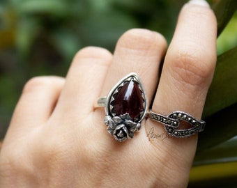 Red Garnet Ring, Natural Garnet Sterling Silver Ring,Dainty Ring, Boho Tiny garnet floral ring, gothic ring, artisan ring, gift for daughter