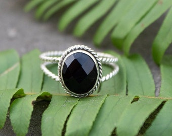 Black Onyx Ring, Onyx Sterling Silver Ring, Black Stone Ring, Twisted Band Ring, Onyx Jewelry, Friendship Ring, Boho Ring, Stacking Ring
