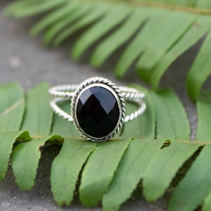 Black Onyx Ring, Onyx Sterling Silver Ring, Black Stone Ring, Twisted Band Ring, Onyx Jewelry, Friendship Ring, Boho Ring, Stacking Ring