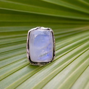 Anello con pietra di luna arcobaleno, anello in argento sterling 92,5%, anello in pietra di luna in argento, anello con pietra preziosa, anello in argento sterling, anello con fascia fantasia, Boho