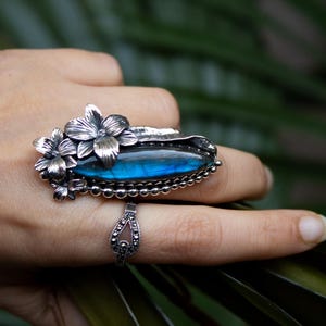 Labradorite Ring, Blue Flash Labradorite Sterling Silver Ring, Statement Ring, Floral Ring, Botanical Ring, Nature inspired, Anniversay Ring