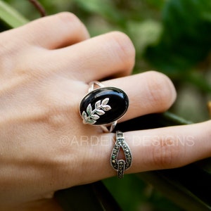Anillo de ónix negro, anillo de piedras preciosas de ónix negro de plata esterlina, anillo de banda ancha, anillo gitano de Boho