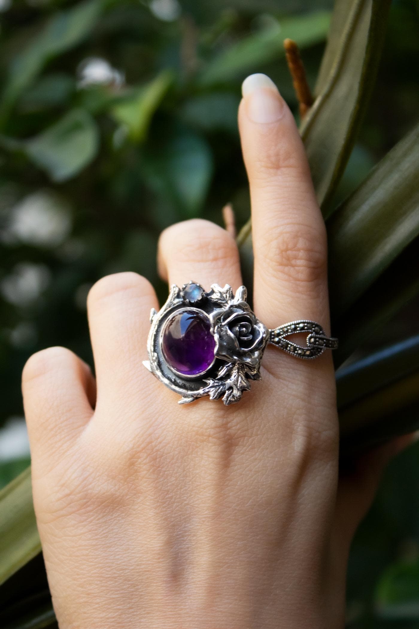 アメジスト宝石リング：スターリングシルバーフローラルゴシックリング