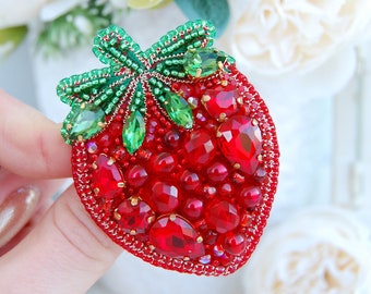 Strawberry brooch, strawberry pin, beaded strawberry brooch, embroidered strawberry brooch, strawberry jewellery