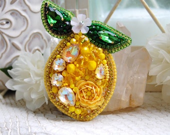 Lemon brooch, yellow brooch, lemon pin, summer brooch, fruit brooch, lemon jewelry, bead embroidered