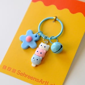 Cute cat keychain- Cat charm- Kitty keychains- cat gift- Cat mom- Cat blue flower-kawaii cat keychain- gift for her- gift for kids-for her