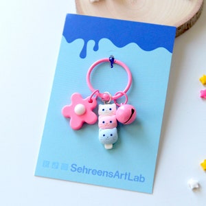 Cute cat keychain- Cat charm- Kitty keychains- cat gift- Cat mom- Cat pink flower-kawaii cat keychain- gift for her- gift for kids-for her