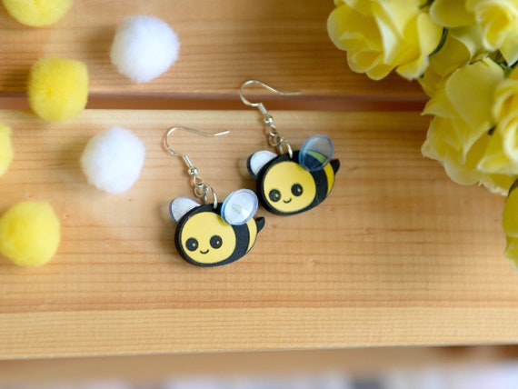 Cute bee earrings deals