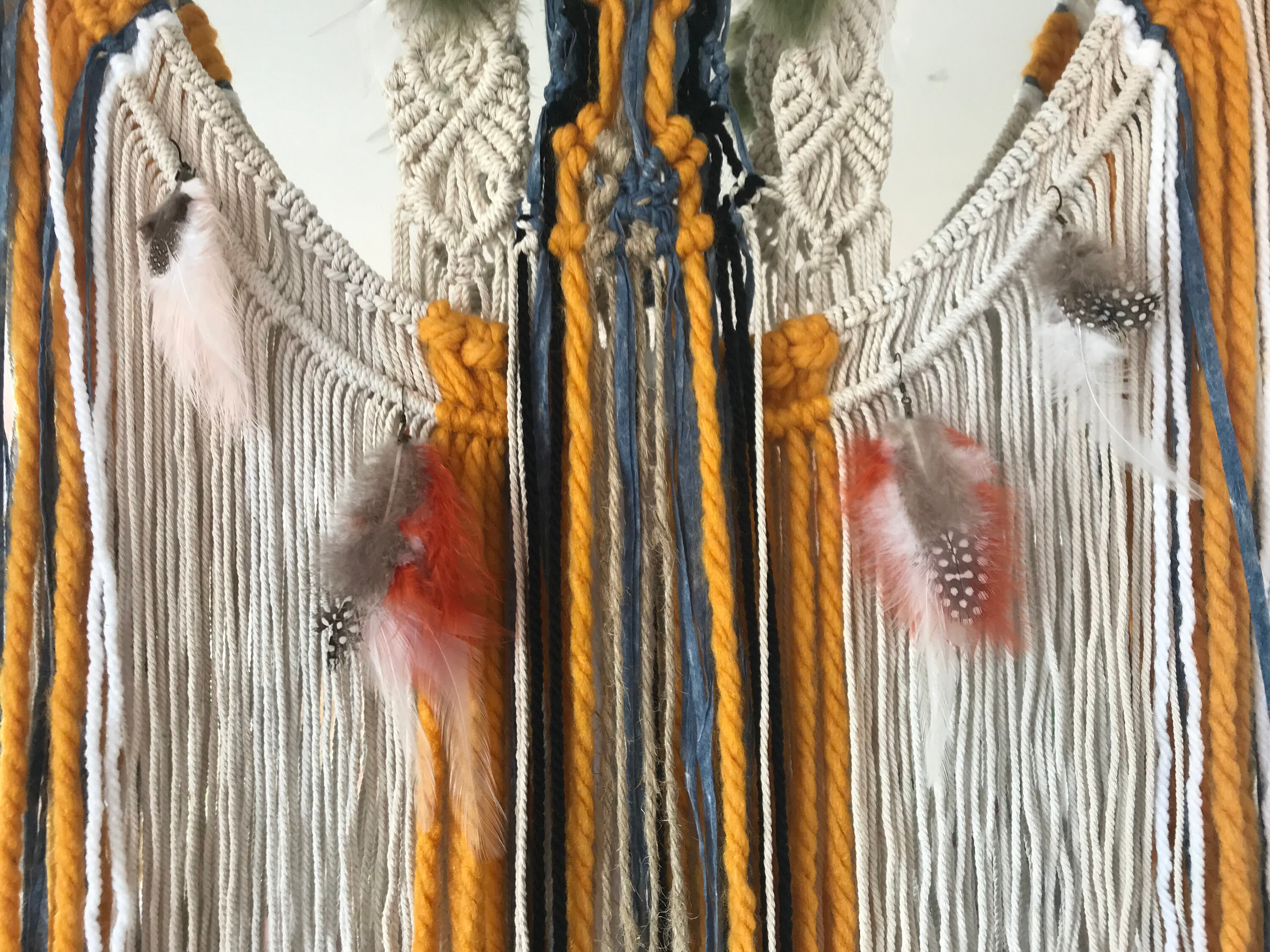 Tenture Murale Macramé Hippie Chic Plumes