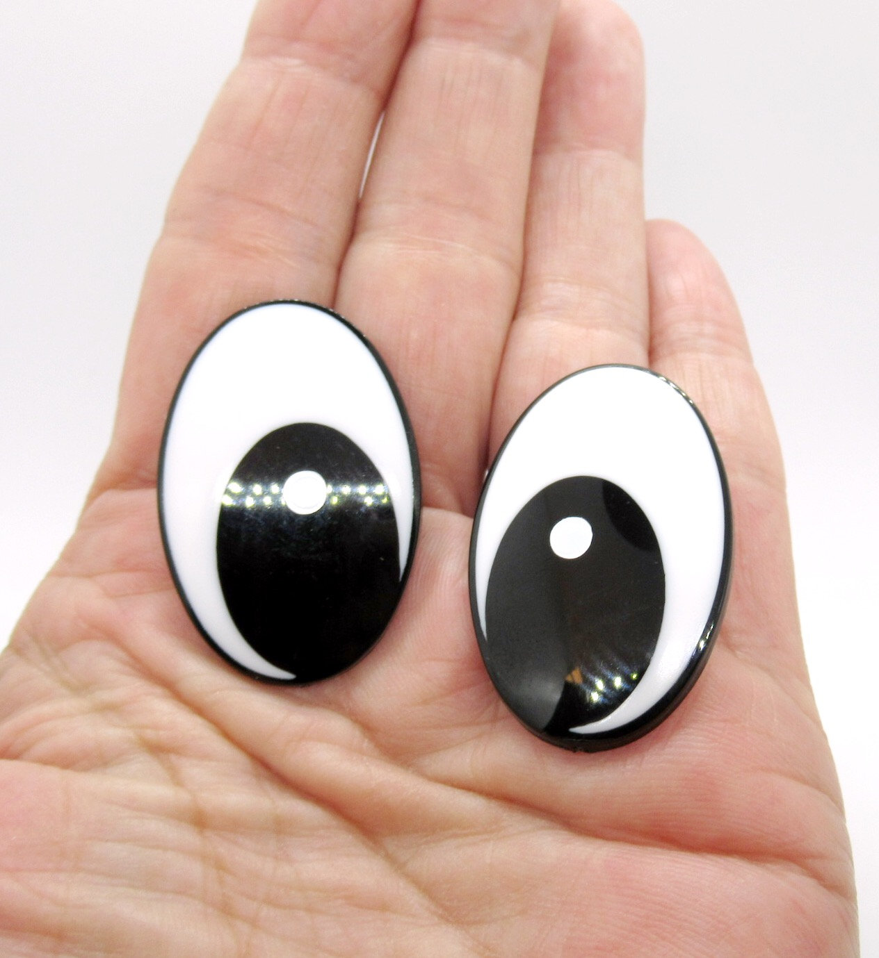 30mm X 20mm Plastic Oval Safety Eyes 1 Pair Puppet Eyes Plastic Eyes Oval  Comic Eyes Fun Eyes Black and White Eyes 