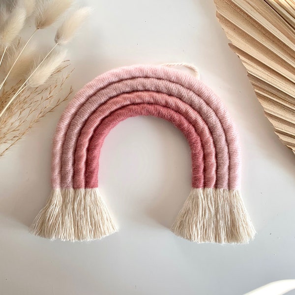 Blush en Rose Pink Fibre Rainbow | Macrame Kwekerij Decor | Meisjes Boho Kamer Decor | Het Hangen van de Muur van de kinderkamer