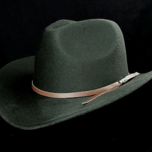 Verstelbare leren hoedenband met zilveren schuif – accessoire in westerse stijl