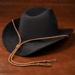 &quot;Leder Stampede - geflochtener Kinnriemen für Cowboyhüte - geflochtene Westernhutschnur / Westernhutschnur mit Gaucho Knoten