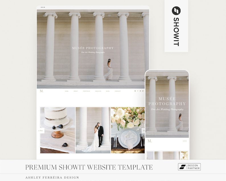 Może przedstawiać: Szablon strony internetowej dla fotograf&oacute;w, z białym tłem, budynkiem z kolumnami i panną młodą idącą w kierunku kamery. Tekst "MUS&Eacute;E PHOTOGRAPHY" jest wyświetlany w minimalistycznej czcionce. Szablon jest przeznaczony do użycia z platformą Showit.