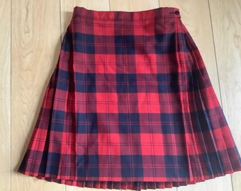 Vintage girls kilted skirt, Erskine Modern Tartan, waist 26 inches