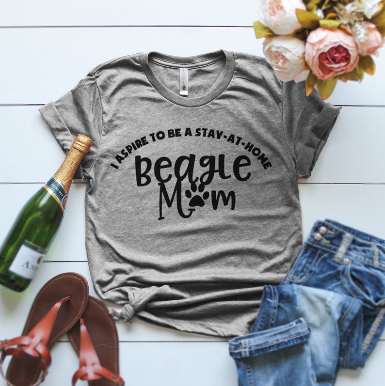Beagle mamma t-shirt, beagle hund t-shirt, beagle mamma t-shirt, hundägare present, söt beagle t-shirt, hundälskare present, present till henne, hundmamma t-shirt bild 1