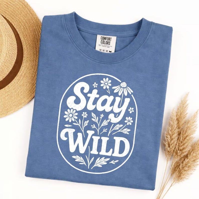 Camiseta Comfort Colors Stay Wild, camiseta floral de flores silvestres, camiseta botánica bohemia, cita inspiradora, Roam Free, regalo para amantes de las plantas imagen 9