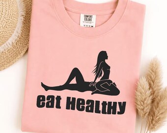 Comfortkleuren Eat Healthy T-shirt, T-shirt voor volwassen humor, ordinaire grafische top, T-shirt ongepaste humor, Dirty Gag-cadeau, grappig stel aanwezig