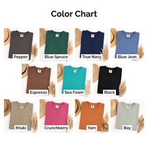 Camiseta Comfort Colors Stay Wild, camiseta floral de flores silvestres, camiseta botánica bohemia, cita inspiradora, Roam Free, regalo para amantes de las plantas imagen 2